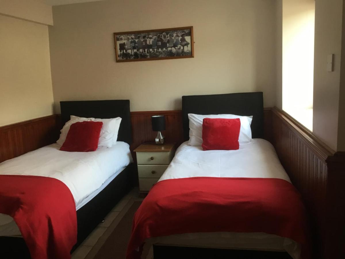 The Dolphin Hotel Chard Εξωτερικό φωτογραφία