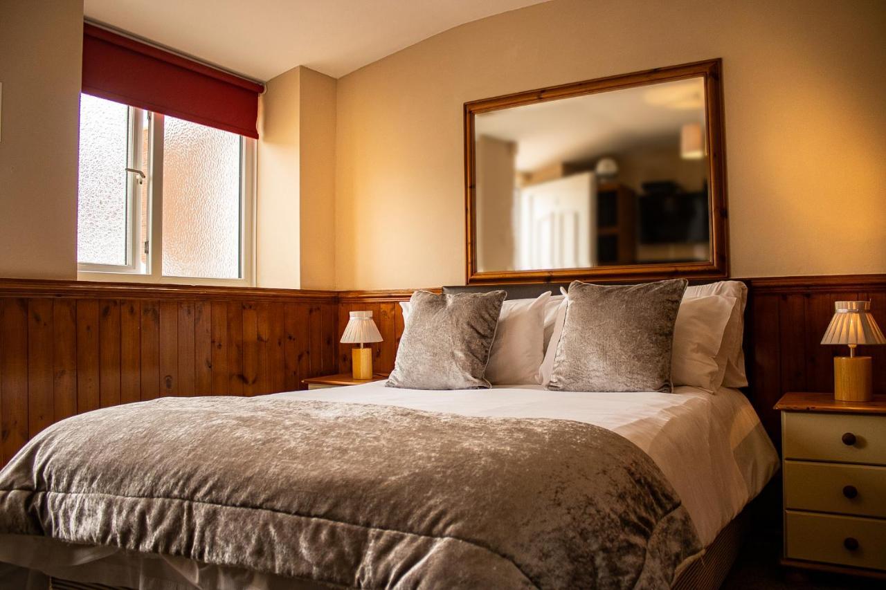 The Dolphin Hotel Chard Εξωτερικό φωτογραφία